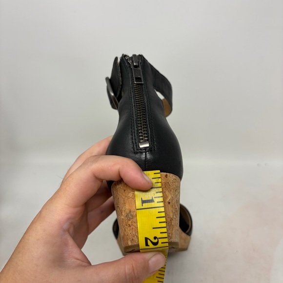 UGG Zoe II Sandal Size 6 - Picture 10 of 13